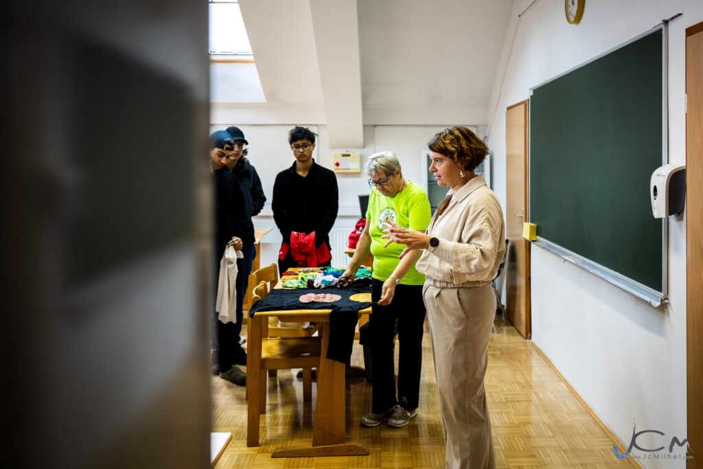Eva Meža présentation de l'atelier recyclage