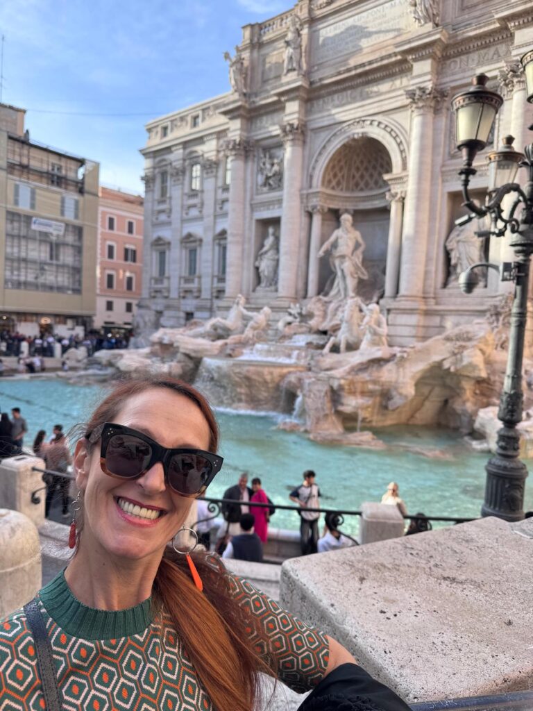 Se former en Europe, c'est aussi découvrir d'autres lieux - fontaine de Trévise, Rome
Karine Allart-Bouriche devant la fontaine