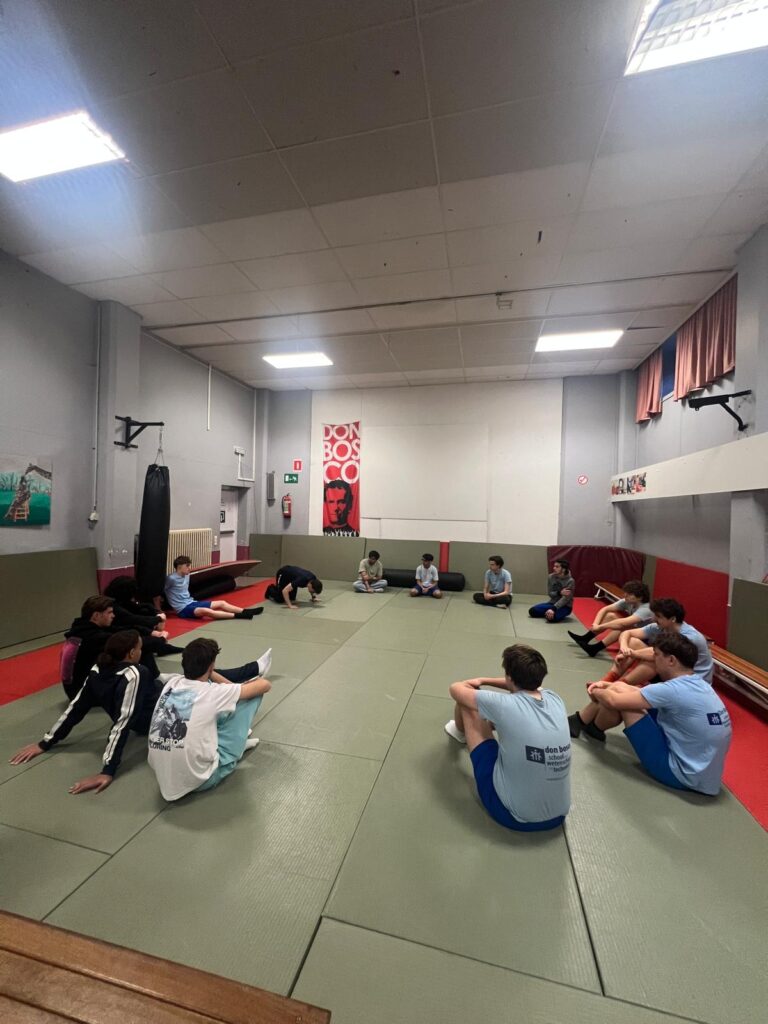 Cours d'EPS avec un groupe de pairs belges