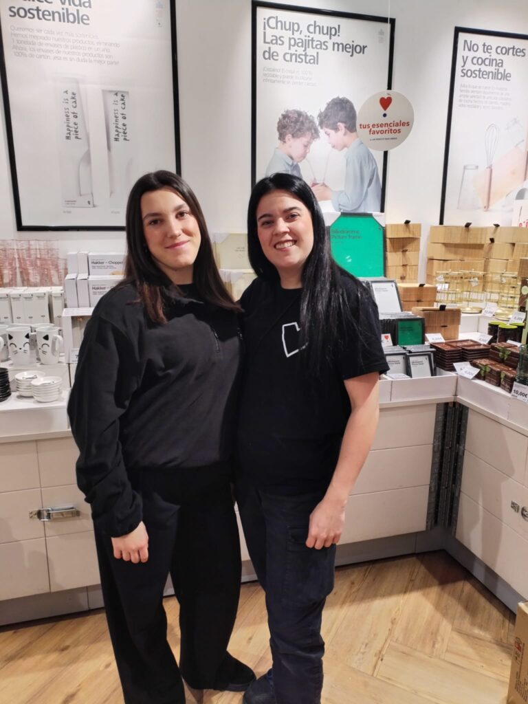 Incorporación de Flavie a la empresa Tiger. Encuentro con su tutora