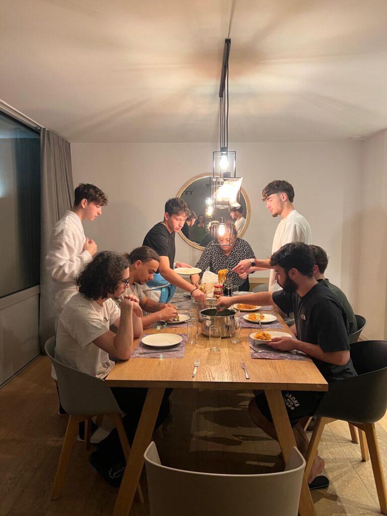 Objective: community life and good humour - evening meal, a convivial time for sharing