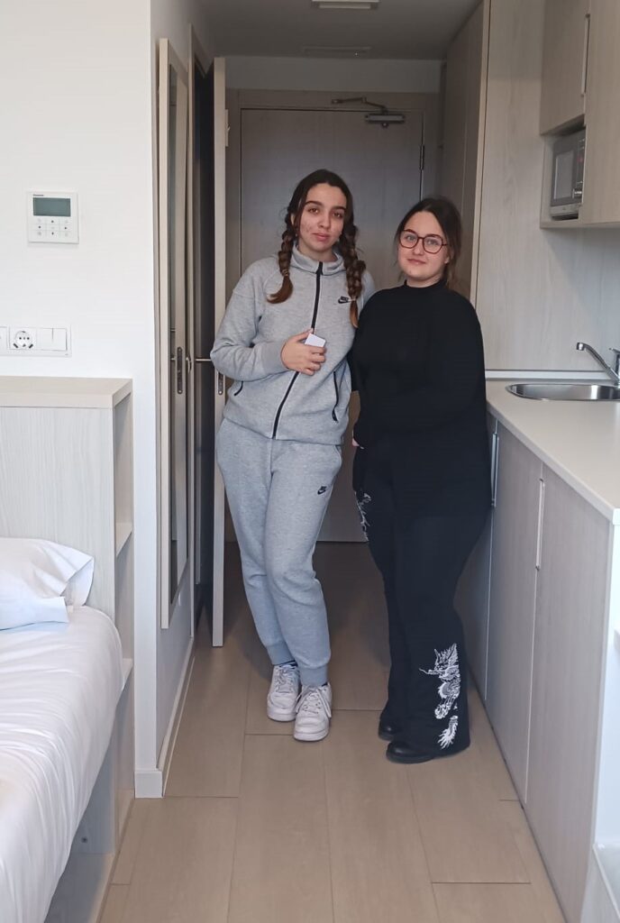 Settling in of the two interns at the student residence for the duration of their mobility placement