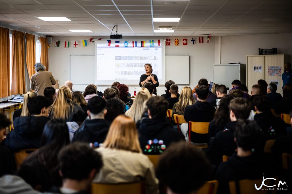 Accueil des partenaires par Anne Campilla, coordinatrice du projet, au lycée MarillacDébut de la semaine de mobilité du 13 au 17 avril 2026